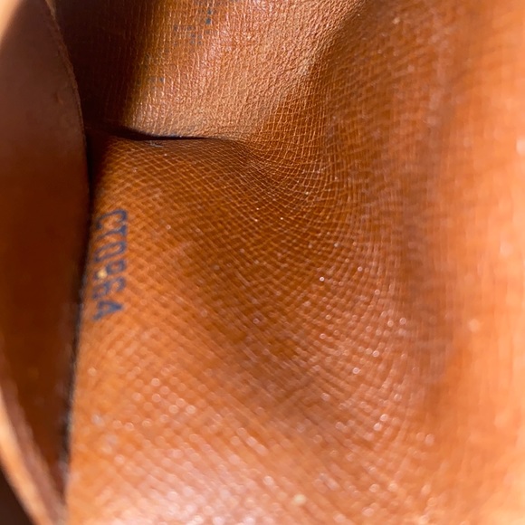 Louis Vuitton Monogram Key Holder - Picture 9 of 10